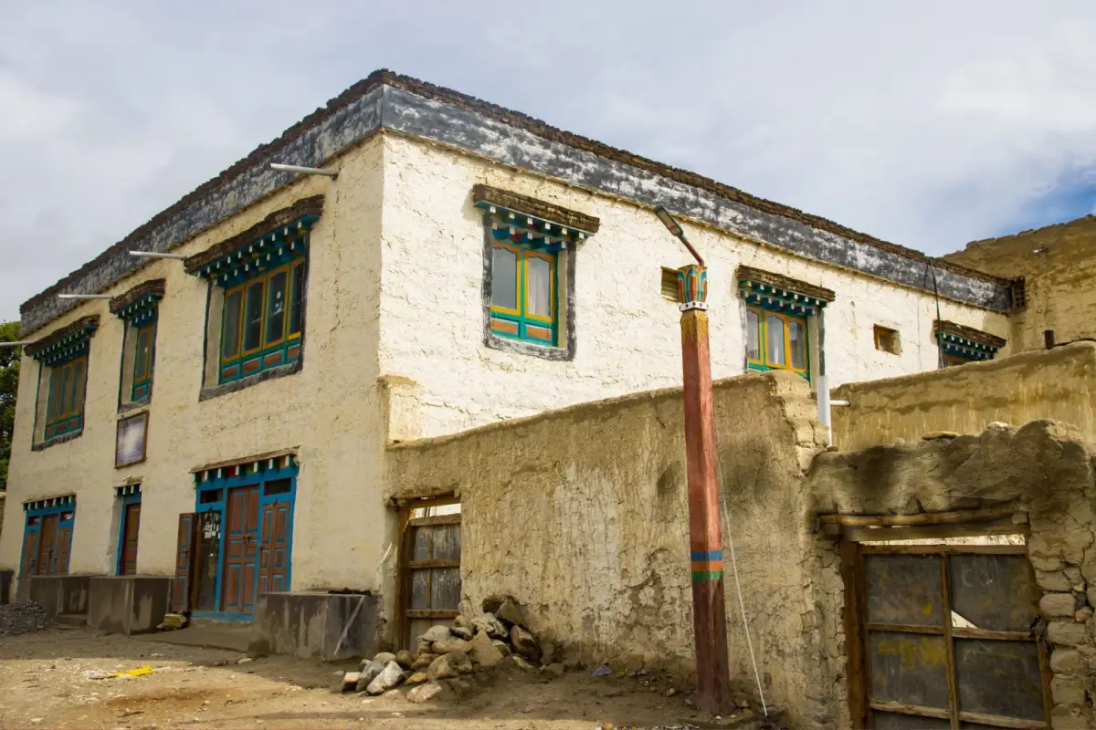 visit-a-local-tibetan-house-lhasa